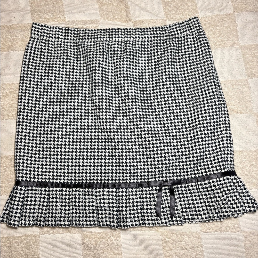 Mimi Maternity Black and White Houndstooth Patterned Garment
